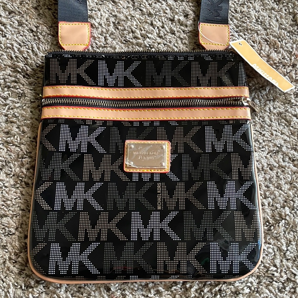 - Black/Gold Michael Kors shoulder strap from the jet set collection.